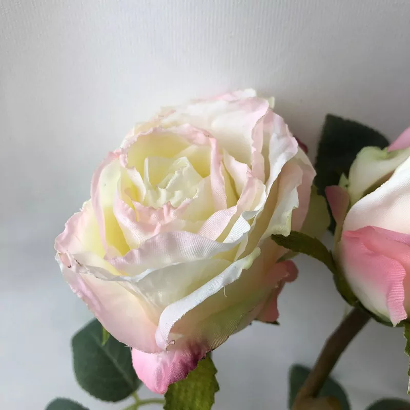Artificiell rosspray
