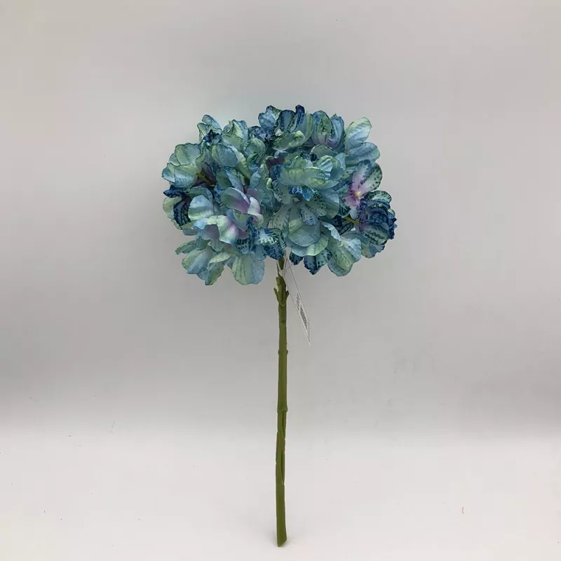 Torkad beröring av hortensia konstgjorda blommor