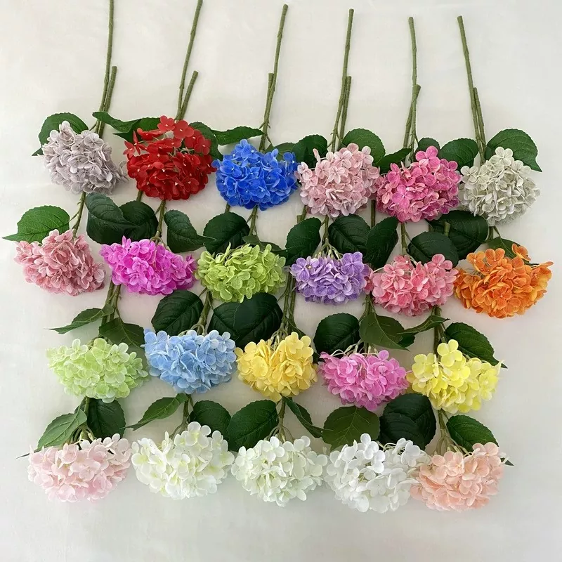 Hortensia verkliga beröring av konstgjorda blommor